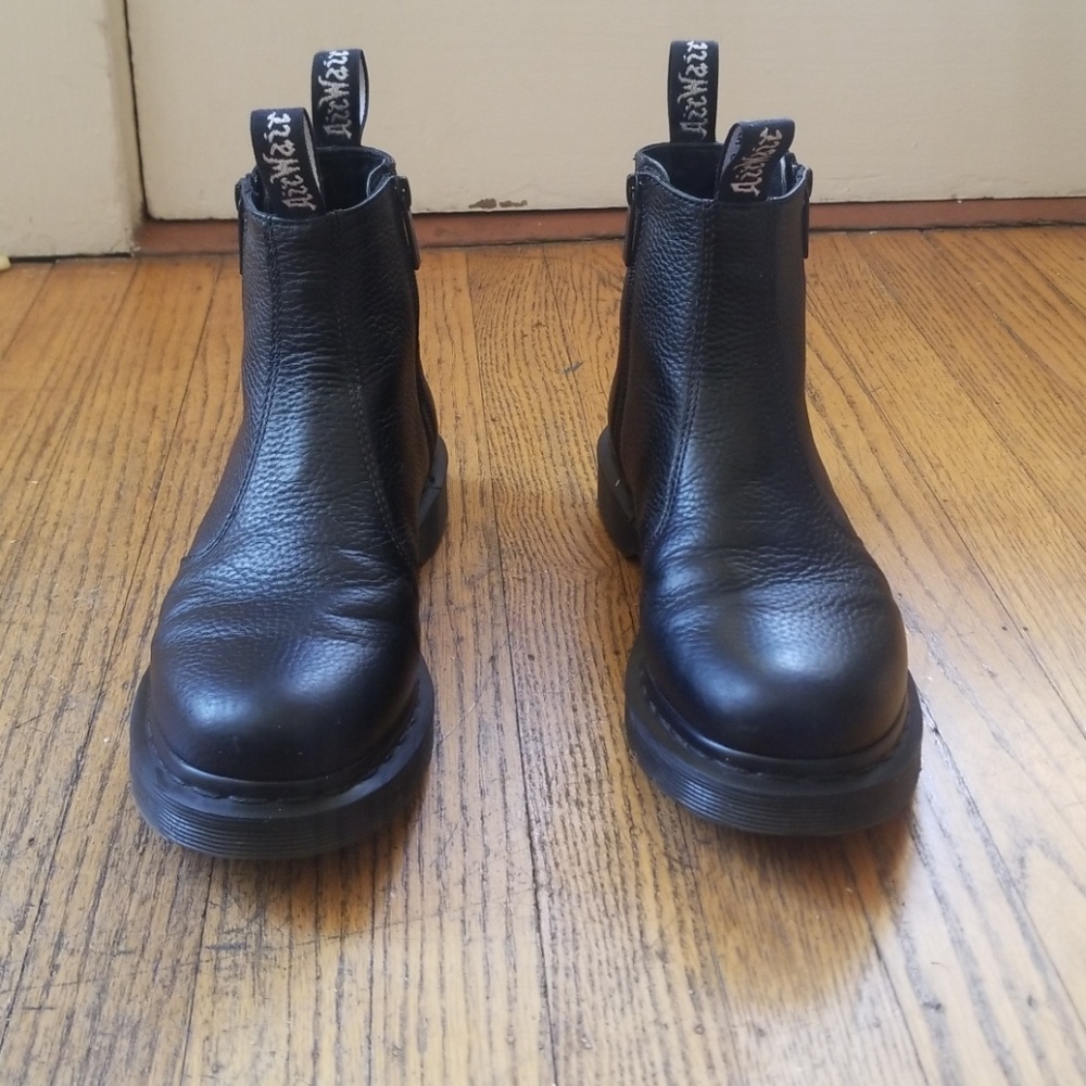 2976 Dr marten Chelsea leather boots